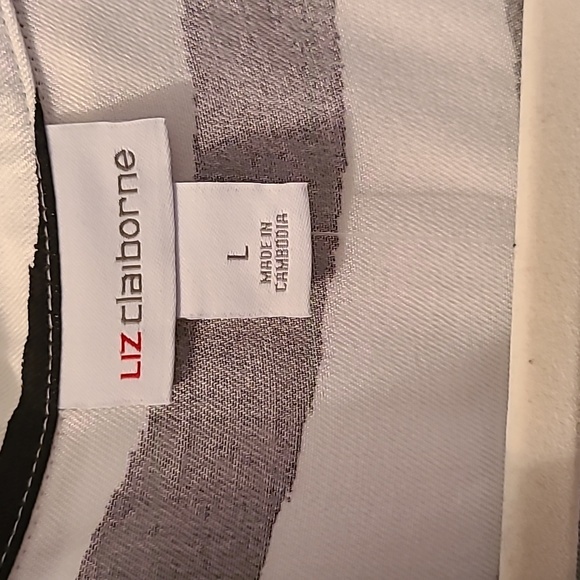 LIZ CLAIBORNE WOMEN'S SLEEVELESS BLACK AND WHITE "ZEBRA" BUTTON TOP SIZE LARGE - Picture 4 of 15